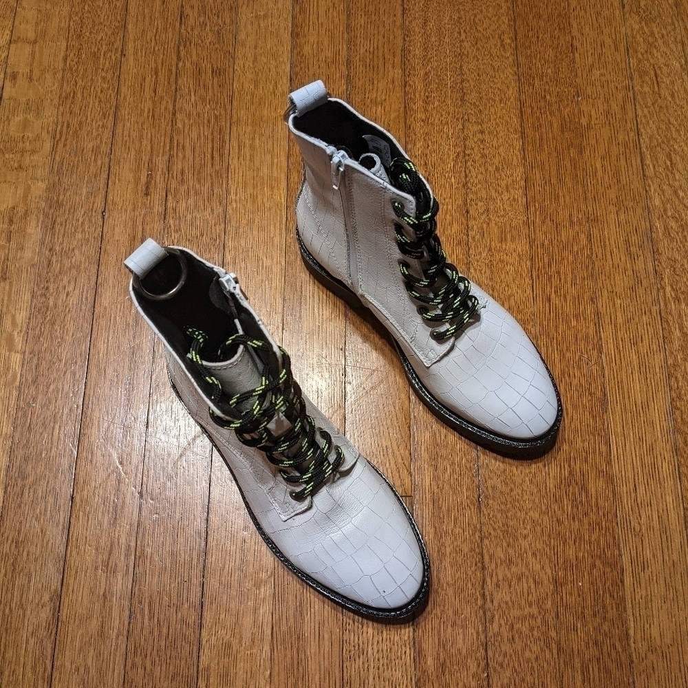 New L'intervalle | Gene White Croco Leather Boots — image 3 of 7